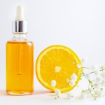 Perawatan kulit yang tepat seperti menggunakan serum vitamin C akan membuat kulit tampak lebih muda, sehat, dan kenyal dan ini merupakan dambaan setiap orang sehingga bisa tampil percaya diri.