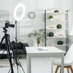 Tripod ring light saat ini menjadi peralatan yang cukup sering digunakan dalam beberapa pekerjaan. Tidak hanya untuk fotografer saja, tetapi para content creator juga membutuhkan alat ini. Dengan banyaknya merek tripod ring light di pasaran, maka Anda perlu mengetahui beberapa tips sebelum memutuskan membelinya. Terdapat juga beberapa rekomendasi tripod ring light untuk Anda.