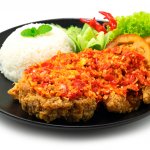 Selamat datang di dunia cita rasa yang menggoda! Jika Anda pecinta makanan pedas dan mencari sajian yang menggugah selera, tidak ada yang lebih sempurna daripada mencicipi ayam geprek nikmat. Dengan kulit crispy dan daging ayam yang lembut, serta beragam sambal pedas yang menggoyang lidah, ini adalah surga bagi para pencinta makanan pedas.