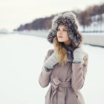 Musim dingin atau winter tentu jadi salah satu momen seru yang bisa kamu nikmati di luar negeri. Nah, jangan sampai salah kostum, kamu mesti simak tips fashion winter dan rekomendasi produk menarik pilihan BP-Guide dalam ulasan di bawah ini!