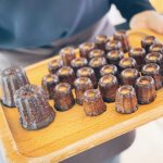 独特の食感や風味が楽しめるカヌレは、ティータイムを華やかに演出するフランスの伝統的な焼き菓子です。今回は、編集部が厳選した、ギフトにもおすすめのカヌレをお取り寄せできるブランドをランキングでご紹介します。有名店や専門店、目上の人へのプレゼントにも相応しい高級店など、通販で人気の様々なブランドがランクインしています。