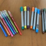 Menggambar dengan pena, tidak hanya milik para pemula. Ada banyak pelukis andal yang terus menggambar sketsa dan sebagainya. Tidak hanya itu, para arsitek juga memerlukan pena atau pensil untuk menggambar sketsanya. Oleh karena itu, BP-Guide akan mengulas pena untuk menggambar yang pas untuk mendukung kerja Anda.