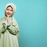 Baju muslim wajib dikenalkan pada anak sejak dini. Anda yang ingin si kecil tampil modis dengan baju muslim, wajib tahu nih tips memilih baju muslim untuk anak. Nah, intip tips dari kami di bawah ini. Jangan lupa cek juga rekomendasi produknya.
