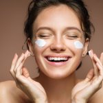 If you start preventive measures earlier, you will be able to slow down the fine lines and wrinkles for a longer time.  Regarding the skincare products, it is confusing when you stand in the aisles of the shop and find so many different products or on online websites. In this post, we have curated a few of the best suggestions for you to choose from many anti-ageing creams.