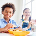 10 Rekomendasi Resep Jajanan Anak Sekolah Praktis, Bisa Jadi Peluang Usaha juga!