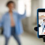 Dalam era digital yang serba cepat ini, kemampuan mengedit video di smartphone semakin penting. Berikut kami rekomendasikan aplikasi edit video untuk dapat menghasilkan video berkualitas tinggi dengan mudah dan kreatif.