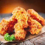 Ayam goreng masih jadi makanan favorit tak hanya di Indonesia, tapi juga di berbagai negara. Beberapa di antaranya juga masih mengolah ayam dengan tepung terigu. Namun, setiap negara memiliki ciri khas resep dan pendamping ayam goreng yang berbeda-beda. Anda pecinta ayam goreng, yuk coba resep ayam goreng dari berbagai negara berikut ini. 