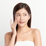 Fungsi utama face scrub adalah untuk eksfoliasi atau mengangkat sel kulit mati. Meski begitu, eksfoliasi bisa dilakukan dengan dua cara, yaitu secara physical ataupun chemical. Yuk, cek selengkapnya di sini!