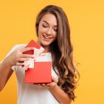 Bài viết giúp bạn lựa chọn những món quà tặng tốn ít chi phí nhưng vẫn đẹp và ý nghĩa, rất hợp để làm món quà sinh nhật ấn tượng dành tặng cho các bạn trai, bạn gái nhé.