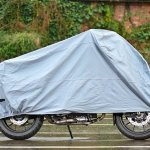 Cover motor merupakan produk yang wajib dimiliki para pemotor. Kenali beragam fungsi cover motor dan juga tips memili cover motor dari kami! Cek juga produk rekomendasi dari kami, ya!