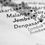 Berwisata ke Jember? Pasti menarik. Jember merupakan salah satu daerah yang harus dilalui bila Anda ingin pergi ke Pulau Bali melalui Pulau Jawa, bila melewati jalur darat. Itu sebabnya, pantai di kota ini terkenal akan keindahannya. Dan ternyata, juga dataran tingginya! Penasaran? Yuk ikuti BP-Guide berwisata ke Jember!