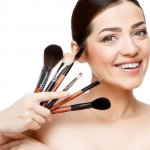 As important as makeup, so are brushes. The right applicators and brushes can get you very close to the desired look you are after, if not exact. Whether you are a professional makeup artist or a beginner, this list has got you covered. Scroll down and check out the best ones that have made it to our list!
