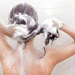 Kulit kepala sensitif memerlukan perhatian ekstra dalam pemilihan produk shampoo. Dengan produk shampoo khusus untuk kulit kepala sensitif, Anda bisa merawat dan menjaga kesehatan kulit kepala tanpa mengorbankan kebersihan rambut Anda.