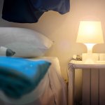 Lampu menjadi bagian terpenting di dalam kamar. Karena pencahayaan yang pas akan menjadikan tidur Anda lebih nyenyak dan berkualitas. Sedang ingin mencari lampu tidur yang tepat? Simak rekomendasinya berikut ini.