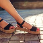 Sepatu sandal adalah item fashion yang wajib dimiliki kaum wanita. Desainnya nyaman, modelnya bervariasi dan cocok untuk kesempatan kasual. Simak rekomendasi sepatu sandal wanita dalam artikel BP-Guide berikut!
