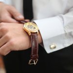 仕事を持つ男性にとって、腕時計は重要なアイテムです。今回は、1万円～3万円で買える男性へのプレゼントに人気のブランドビジネス腕時計を【2024年最新版】としてランキング形式にまとめました。ビジネス腕時計を選ぶ際は、デザイン性や機能性だけではなく、着け心地の良さも重要なポイントになります。このような選び方のポイントもまとめていますので、ぜひプレゼント選びの参考にしてください。