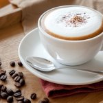 Kopi cappuccino memang punya banyak penggemar. Jika kamu suka menikmati kopi yang satu ini kamu bisa membuatnya sendiri di rumah tanpa harus repot datang ke cafe, Simak cara dan rekomendasinya berikut ini!