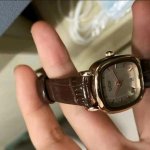Jam tangan vintage tentunya akan sangat pas dengan Anda yang menyukai gaya vintage. Sekarang, apa saja kelebihan dari jam tangan vintage? Dan apa perbedaannya dengan jam tangan modern? Simak ulasannya berikut ini.