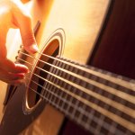 Memilih gitar akustik tidak begitu sulit, tapi juga jangan asal. Bila mendapatkan gitar akustik berkualitas jelek, selain suaranya tidak begitu baik, juga akan menyebabkan proses latihan Anda menjadi lebih sulit. Oleh karena itu, simak dulu tips memilih gitar akustik terbaik dari BP-Guide berikut ini. 