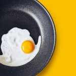 Memasak merupakan kegiatan yang menyenangkan. Sayangnya, kebanyakan orang rajin memasak namun malas membersihkan peralatan masaknya. Tidak lain karena peralatan masaknya lengket dengan sisa makanan dan sulit dibersihkan. Jika kamu mengalami hal yang sama, pastikan kamu memiliki wajan anti lengket di rumah, ya. Simak tips memilihnya dan juga rekomendasi terbaiknya dari kami di BP-Guide!