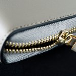Meski letaknya tersembunyi, tapi tidak ada yang bisa menyangkal bahwa dompet adalah salah satu aksesori yang penting. Selain tempat meletakkan uang dan barang berharga, dompet juga dianggap berpengaruh untuk penampilan Anda. Ingin dompet yang bentuknya unik? Simak ulasan BP-Guide berikut ini, yah.