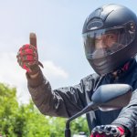 Helm termasuk dalam perlengkapan yang wajib dimiliki. Agar penampilan di jalan raya semakin trendi, kamu bisa memilih helm Zeus dengan banyak model dan pilihan warna yang keren. Yuk, cek dulu berbagai rekomendasi helm Zeus keren yang bisa kamu pillih nih!