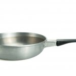 Saat memasak, Anda tentu memilih memakai peralatan yang berbahan bermutu tinggi. Salah satu alat masak yang wajib digunakan adalah wajan alumunium. Intip kelebihan wajan ini dan juga rekomendasinya dari kami ya.