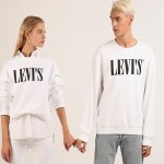 Merek pakaian legendaris seperti Levi's sudah pasti tidak diragukan lagi kualitasnya. Nah, untuk melengkapi hari-harimu cek dulu beberapa kaos pria dari brand Levi's ini yuk!