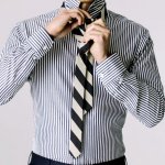 Dasi adalah salah satu aksesoris yang biasa digunakan untuk acara resmi seperti saat akan bekerja di kantor. Kalau Anda ingin terlihat lebih keren dengan dasi kantor, Anda bisa cek aturan memilih pakaian formal yang tepat serta cara mengikat dasi kantor yang tepat sesuai ulasan BP-Guide. 