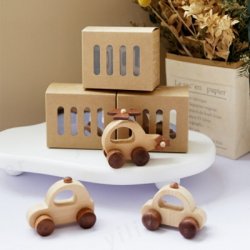 木の車のおもちゃ