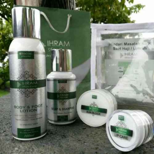 Akan Berangkat Umroh Ini 8 Rekomendasi Kosmetik Yang Pas Untuk Melindungi Kulit Di Tanah Suci