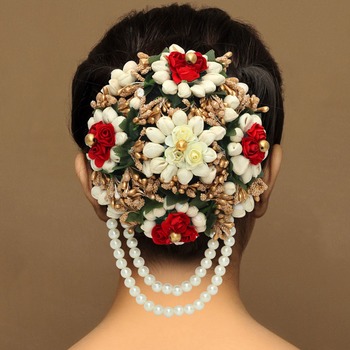 Enjoy a Magical and Mesmerising Hairstyle at Your Wedding: 10 Bridal Hair  Accessories with Flowers and 3 Tips to Help You Choose the Apt One!