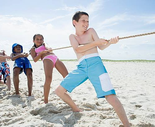 Yuk Seru Seruan Saat Liburan Dengan 8 Permainan Di Pantai Yang Bisa Kamu Lakukan Bersama Teman Atau Keluarga