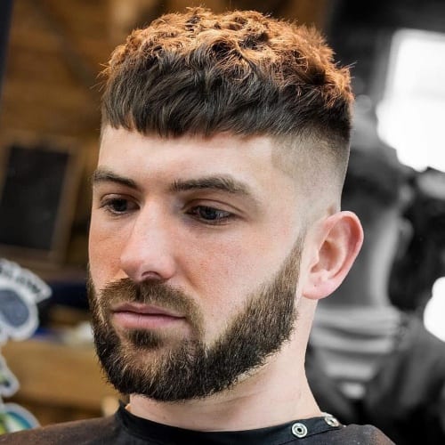 शानदार दिखने के लिए छोटे बालों वाले पुरुषों के लिए 10 अद्भुत और ट्रेंडिंग  हेयर स्टाइल। 3 पुरुषो के बालो की स्टाइलिंग के लिए उत्पाद (2020)