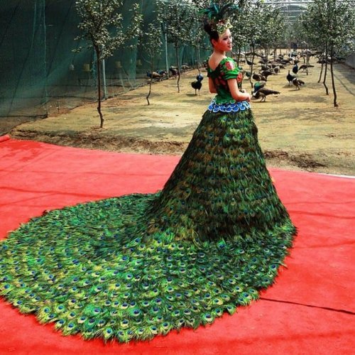 7 Dress Termahal Dari Merek Ternama Yang Dikenakan Para Pesohor Dunia