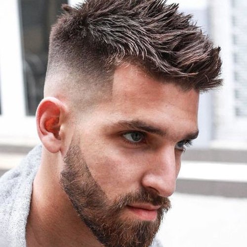 शानदार दिखने के लिए छोटे बालों वाले पुरुषों के लिए 10 अद्भुत और ट्रेंडिंग  हेयर स्टाइल। 3 पुरुषो के बालो की स्टाइलिंग के लिए उत्पाद (2020)