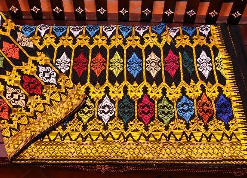 Inilah 10 Kain Baju Adat Tradisional Indonesia Terindah Yang Kamu Perlu Tahu