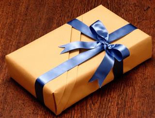 What Are the 9 Best Types of Gifts to Give Your Customers  Inccom