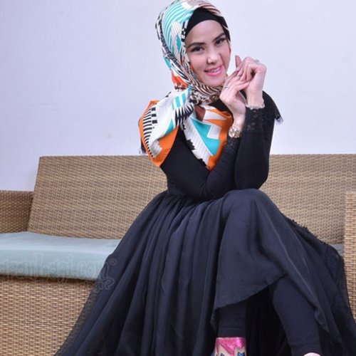 Bikin Kamu Tampil Anggun Dengan 9 Rekomendasi Jilbab Motif Bunga Dan Tips Padu Padannya Ala Selebriti Dan Selebgram