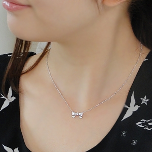 可愛いリボンのアクセサリー2019!定番人気のネックレスは