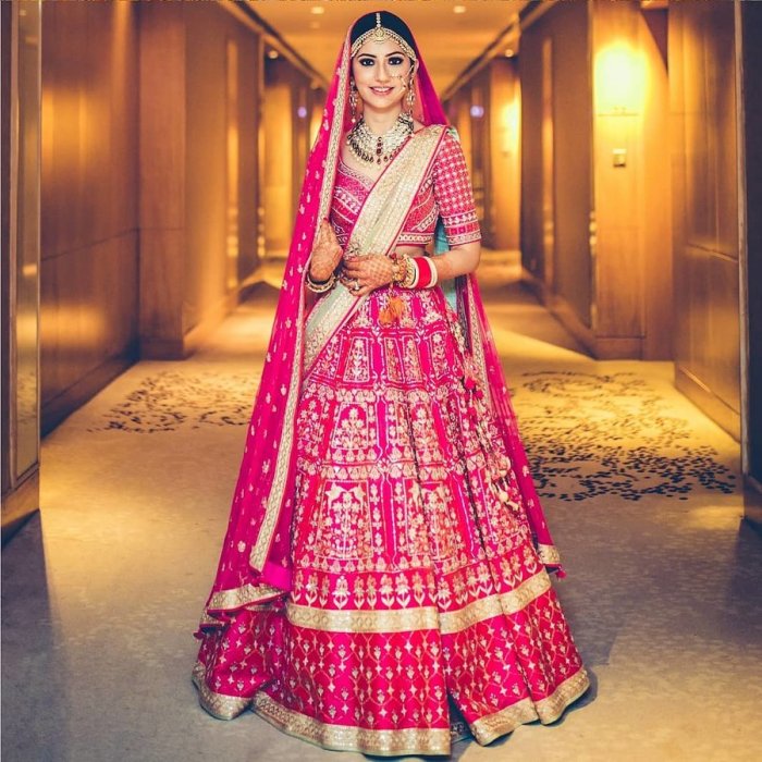 Jewellery and makeup Fuchsia Pink Sabyasachi lehenga light pink dupatta ❤️  #wedding | Pink bridal lehenga, Lehenga jewellery ideas, Gorgeous wedding  makeup