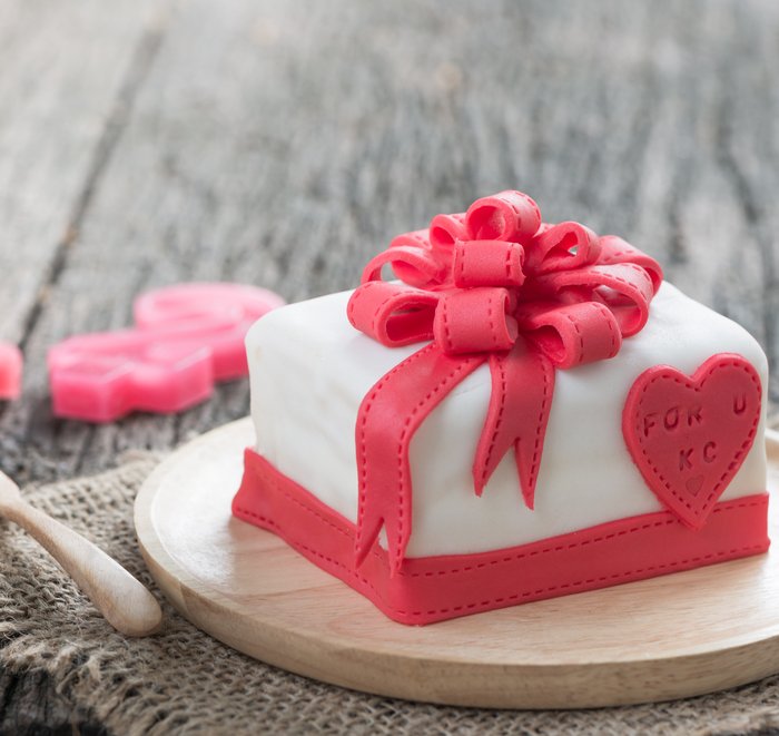 How To Make Two Types of Fondant Icing