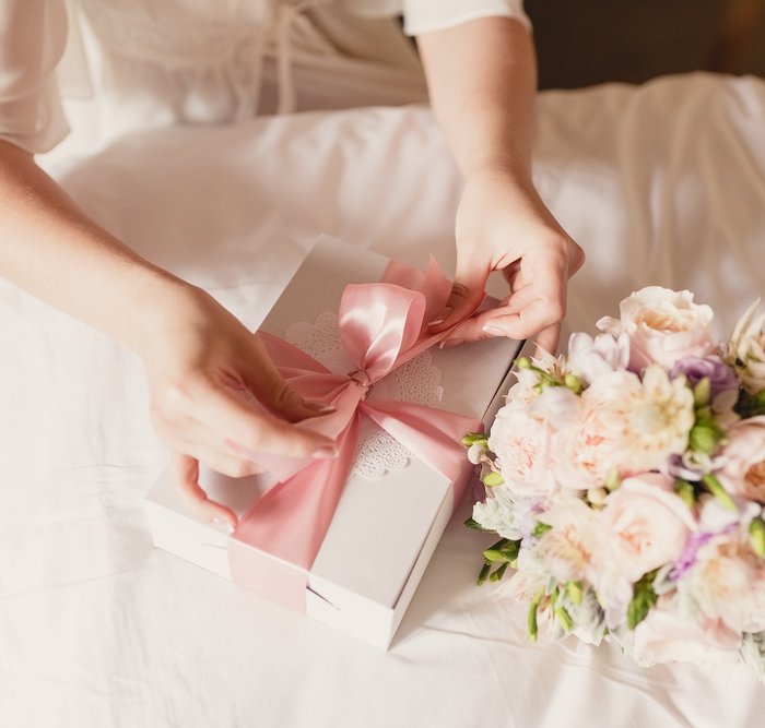 10 Persembahan Kado Pernikahan Terbaik Untuk Kakak Perempuan Tersayang Di Hari Istimewanya