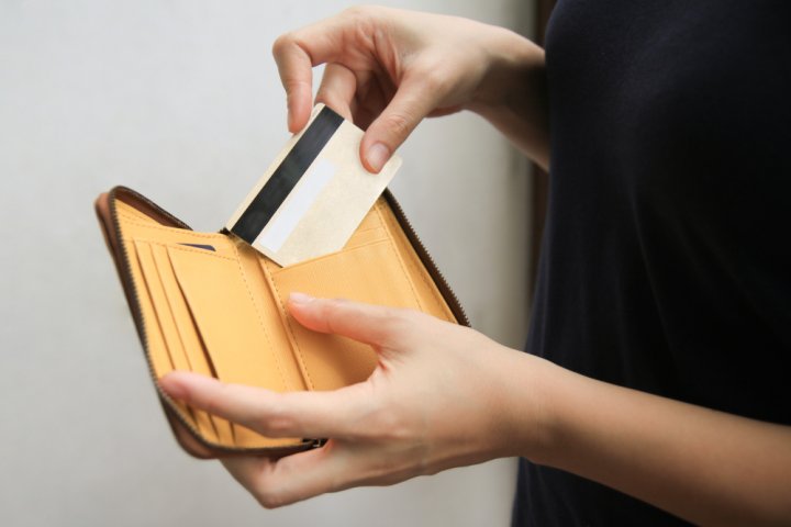 使いやすいレディース二つ折り財布 人気ブランドランキングTOP10！日本製のものなども紹介！