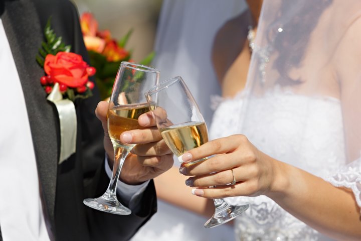 結婚祝いに人気のリーデルのワイングラス特集2022！シャンパングラス、実用的なグラスなどをランキングで紹介