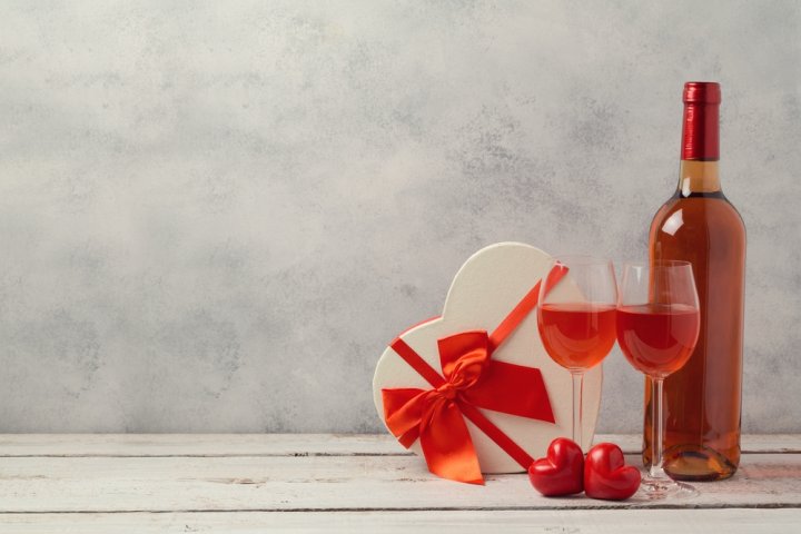 結婚祝いプレゼントに人気のワイン12選！名入れや紅白セットなどのおすすめプレゼントを紹介