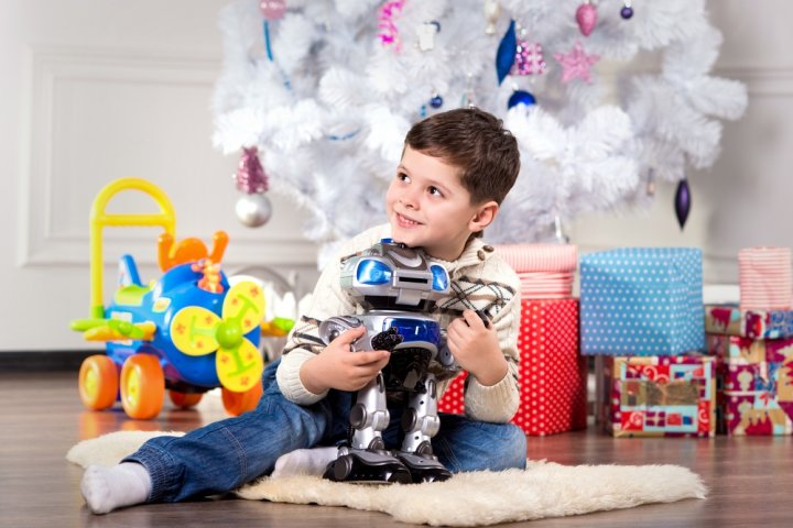 小学1年生の男の子に人気のクリスマスプレゼント32選！ゲームやスポーツ用品などのおすすめを紹介【2021年最新】