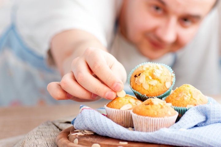 男性の誕生日に喜ばれるお菓子のプレゼント 人気ランキング2023！チョコレートやケーキなどのおすすめを紹介