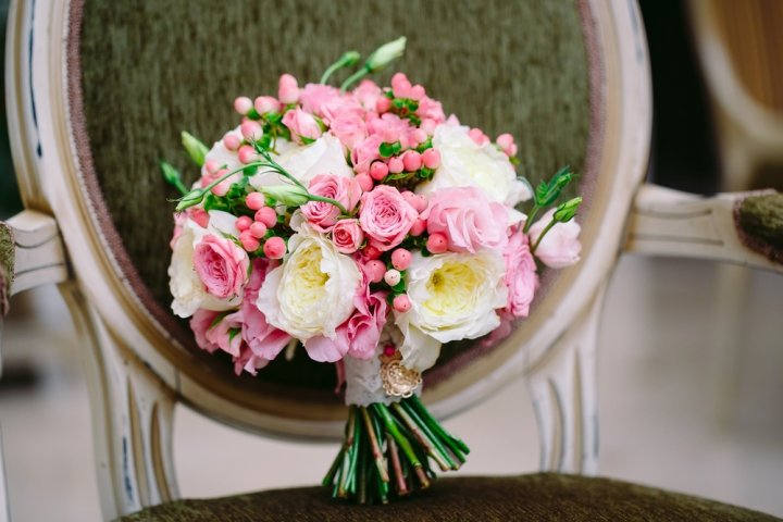 可愛いブーケのフラワーギフト12選！友人の結婚祝いに贈りたいおしゃれな花束をご紹介！		