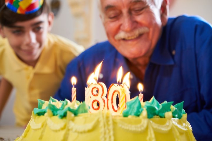 80歳の傘寿祝いに人気のプレゼントランキングTOP10！お祝いの意味や喜ばれるメッセージ文例も紹介